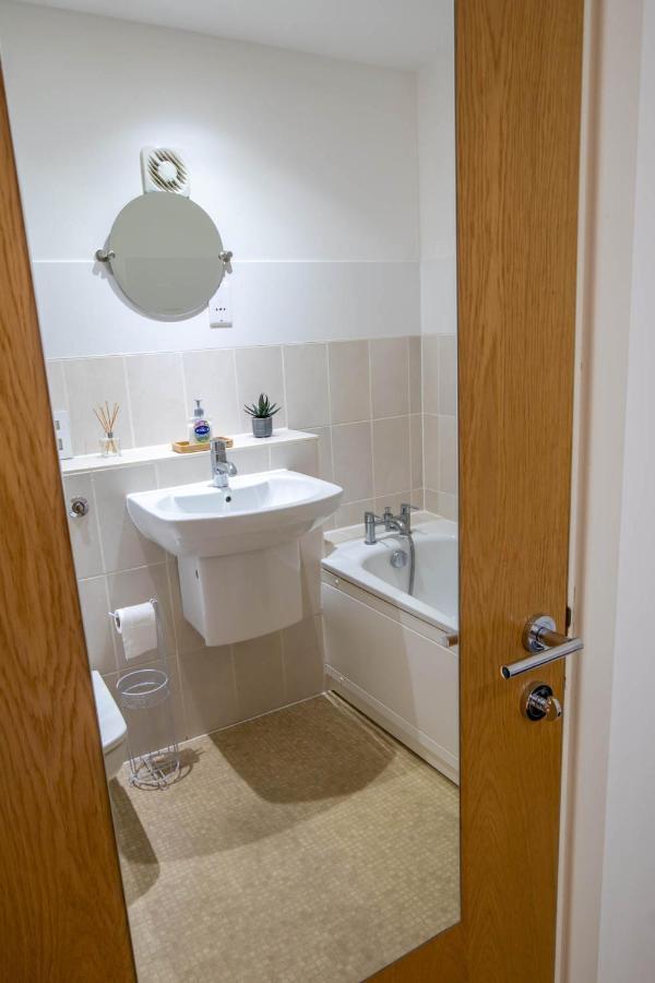 The Chaucer - Modern 3 Bed Home With Parking Close To City Centre كانتربيري المظهر الخارجي الصورة