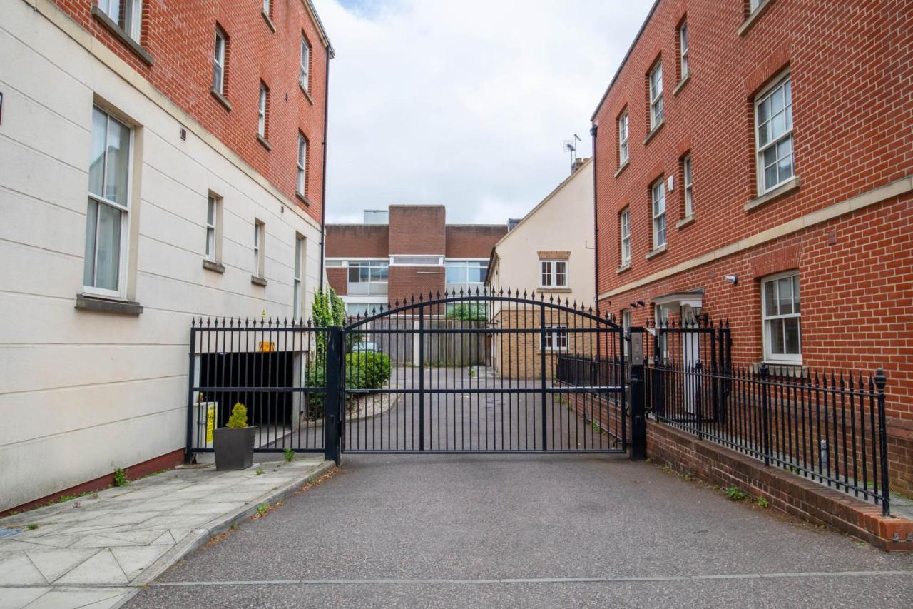 The Chaucer - Modern 3 Bed Home With Parking Close To City Centre كانتربيري المظهر الخارجي الصورة