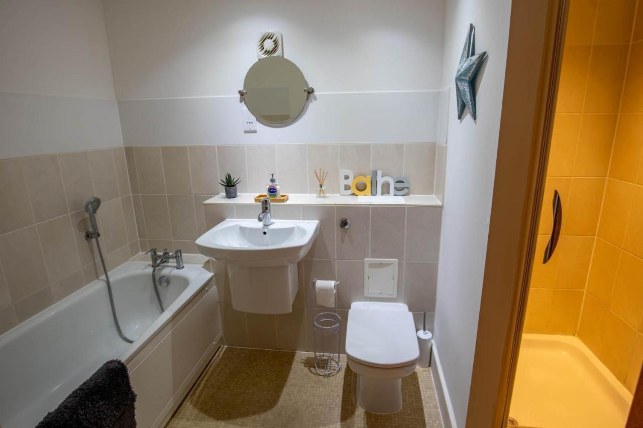The Chaucer - Modern 3 Bed Home With Parking Close To City Centre كانتربيري المظهر الخارجي الصورة