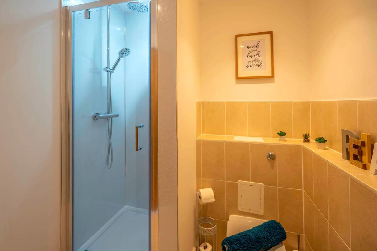 The Chaucer - Modern 3 Bed Home With Parking Close To City Centre كانتربيري المظهر الخارجي الصورة