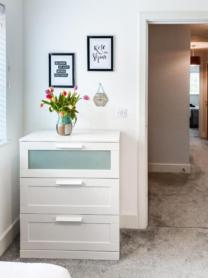 The Chaucer - Modern 3 Bed Home With Parking Close To City Centre كانتربيري المظهر الخارجي الصورة