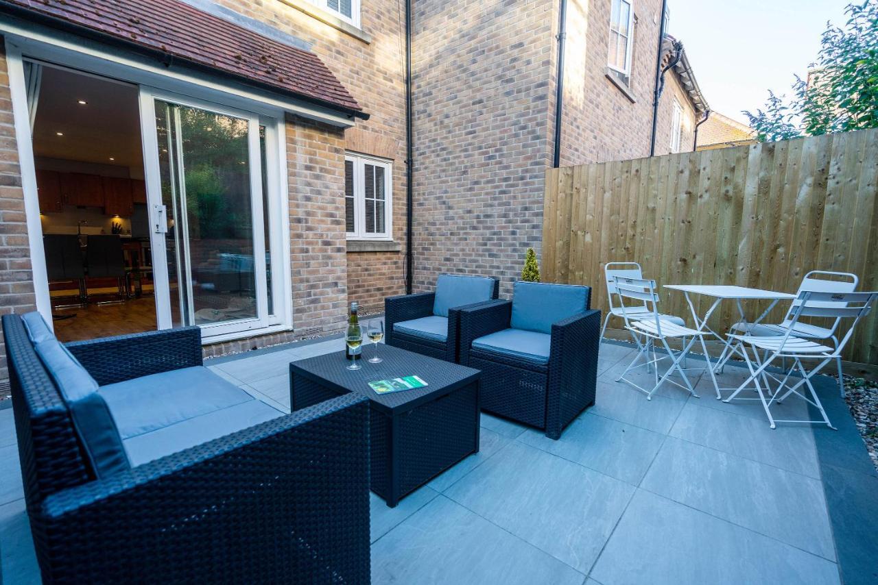 The Chaucer - Modern 3 Bed Home With Parking Close To City Centre كانتربيري المظهر الخارجي الصورة